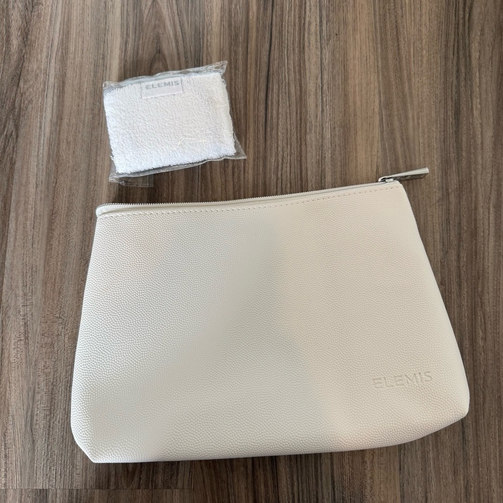 Elemis White Cosmetic Pouch with Face Towel